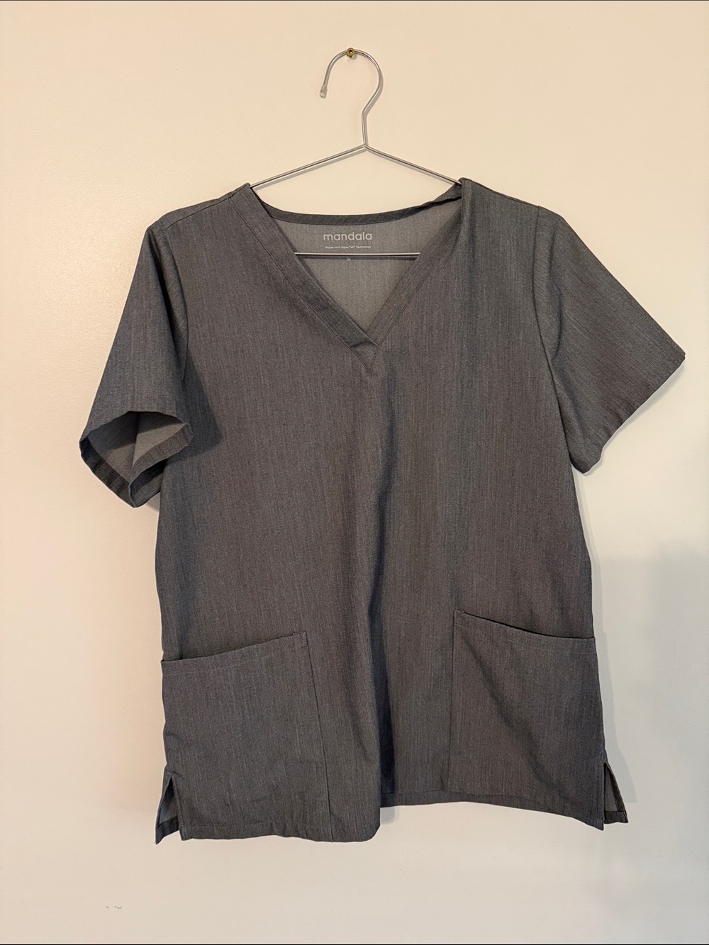 Mandala Women's Gray Short-Sleeve V-Neck Scrub Top
